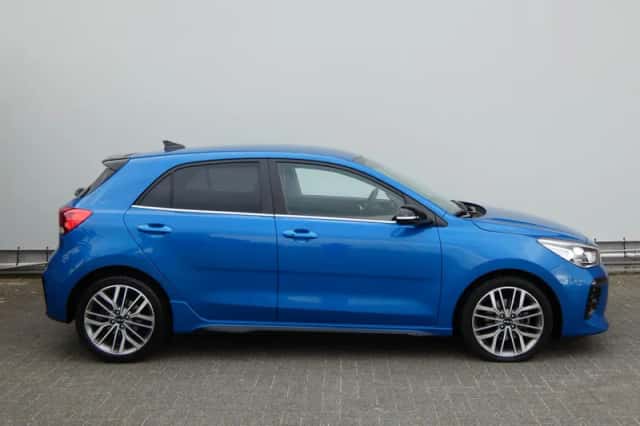 Kia Rio (2023) thumbnail 4
