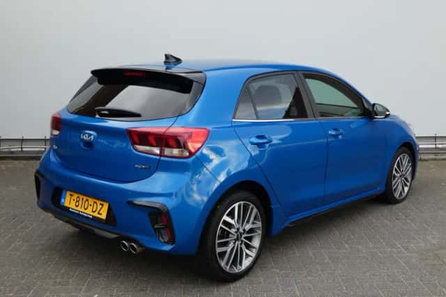 Kia Rio (2023) thumbnail 5