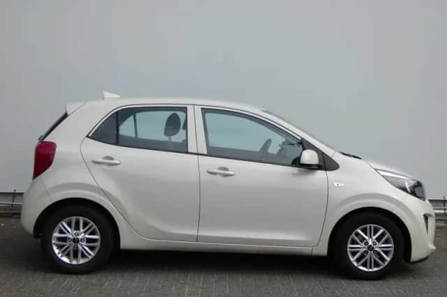 Kia Picanto (2023) thumbnail 4
