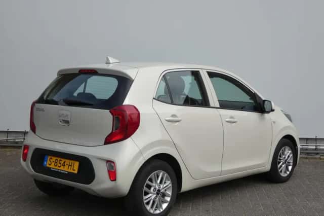 Kia Picanto (2023) thumbnail 5