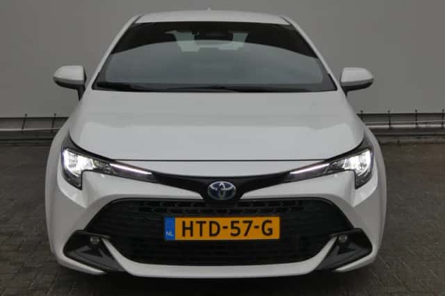 Toyota Corolla (2024) thumbnail 2