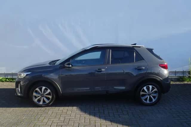 Kia Stonic (2021) thumbnail 4