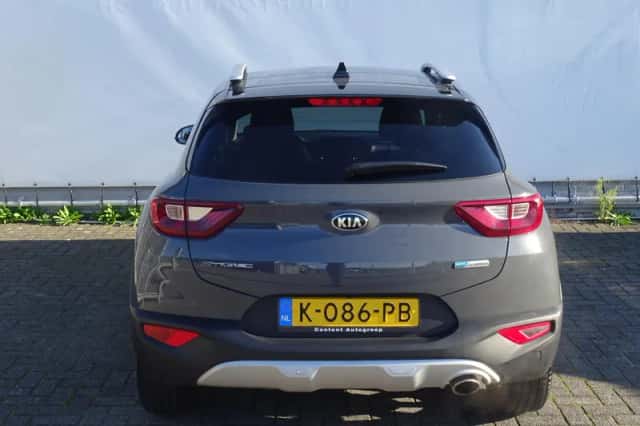 Kia Stonic (2021) thumbnail 5