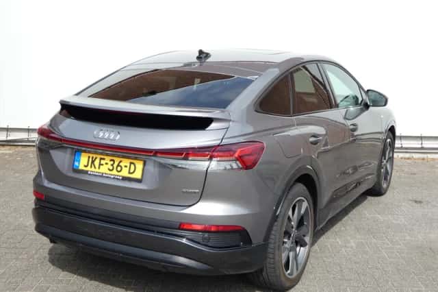 Audi Q4 (2023) thumbnail 5