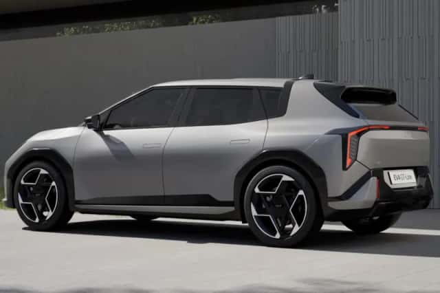 Kia EV4 (2026) thumbnail 2