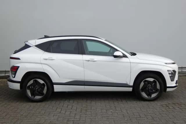 Hyundai Kona (2025) thumbnail 4