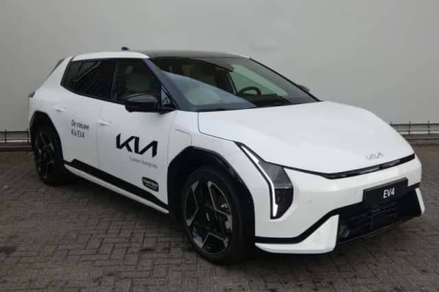 Kia EV4 (2026) thumbnail 3