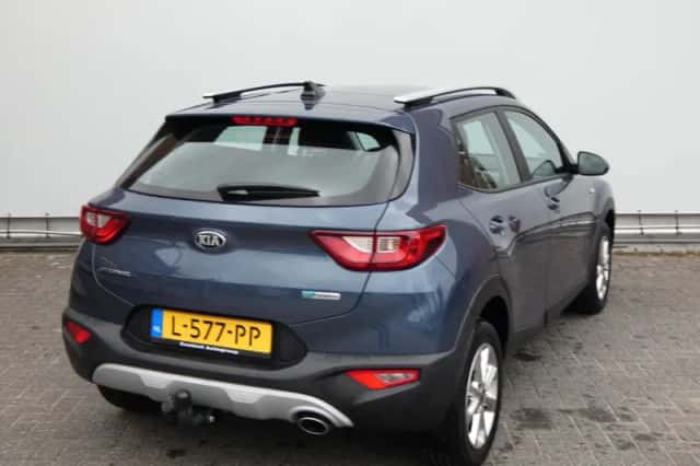 Kia Stonic (2021) thumbnail 5