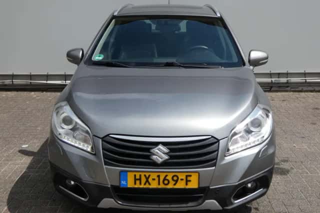 Suzuki S-Cross (2016) thumbnail 2