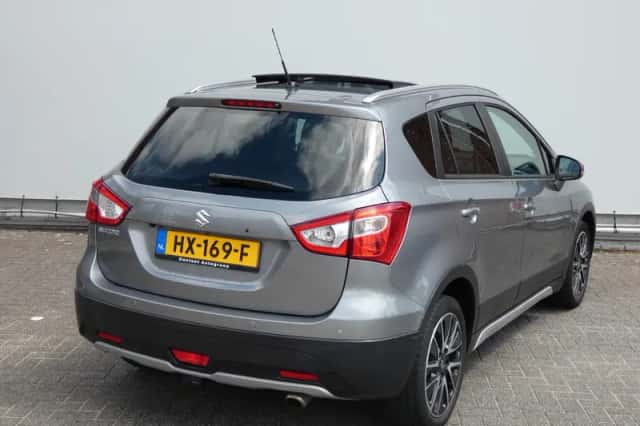 Suzuki S-Cross (2016) thumbnail 5