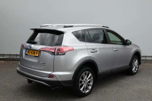 Toyota RAV4 (2016) thumbnail 5