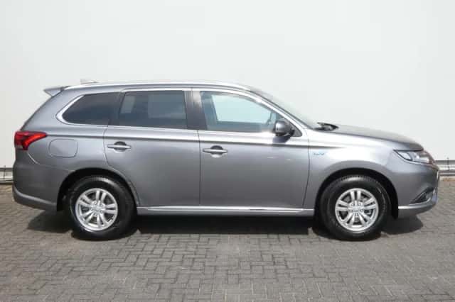 Mitsubishi Outlander (2021) thumbnail 5