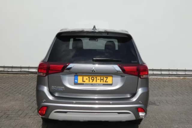 Mitsubishi Outlander (2021) thumbnail 6