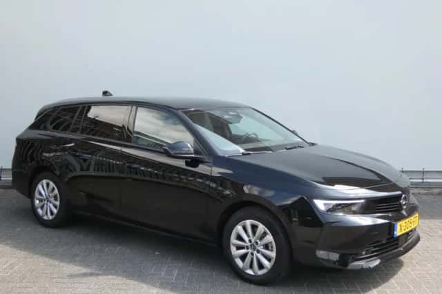 Opel Astra (2023) thumbnail 3