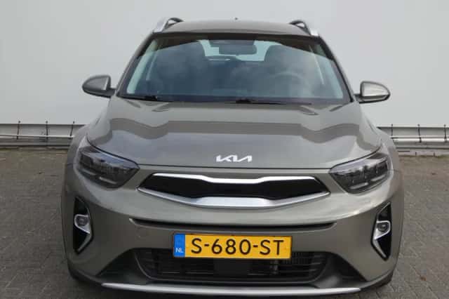 Kia Stonic (2023) thumbnail 2