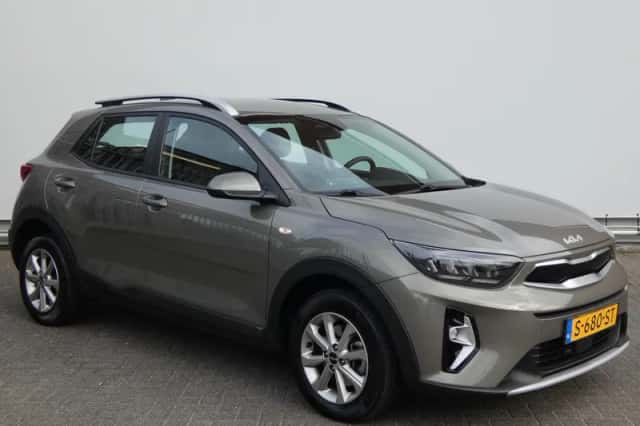 Kia Stonic (2023) thumbnail 3