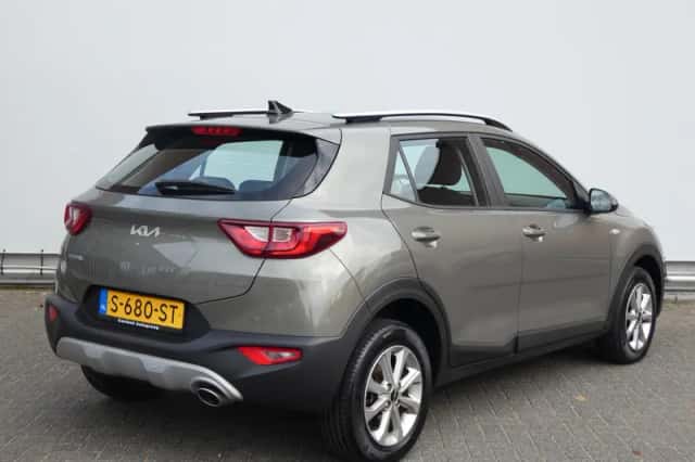 Kia Stonic (2023) thumbnail 5