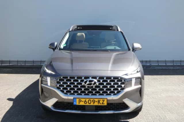 Hyundai Santa Fe (2022) thumbnail 2