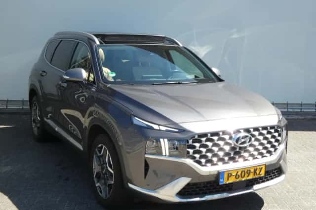 Hyundai Santa Fe (2022) thumbnail 3