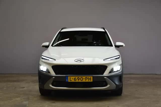 Hyundai Kona (2021) thumbnail 2