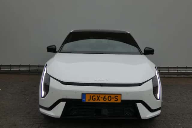Kia EV4 (2025) thumbnail 2