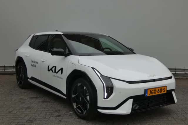 Kia EV4 (2025) thumbnail 3