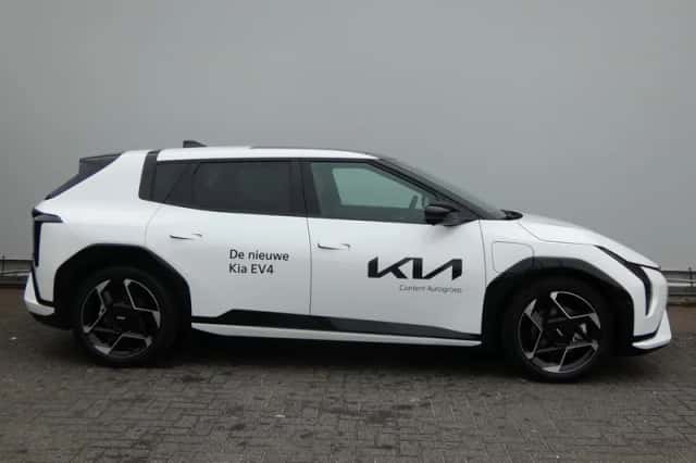 Kia EV4 (2025) thumbnail 4