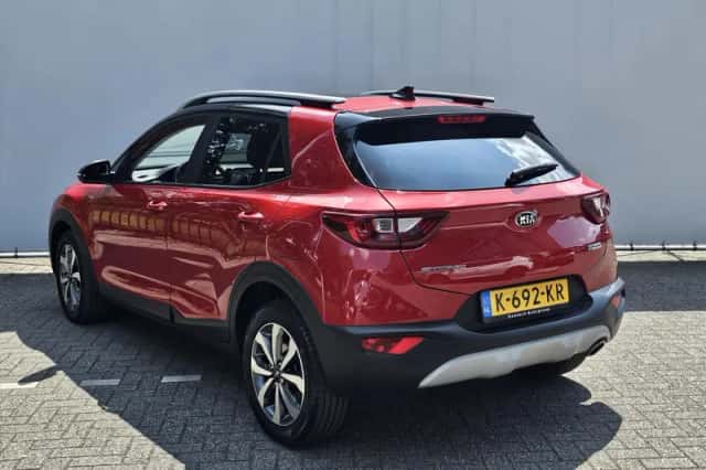 Kia Stonic (2021) thumbnail 3