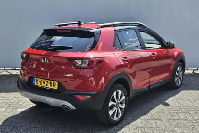 Kia Stonic (2021) thumbnail 4