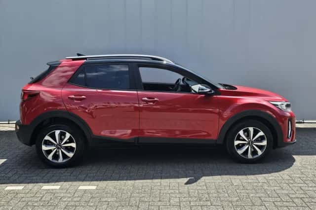 Kia Stonic (2021) thumbnail 5