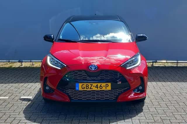 Toyota Yaris (2023) thumbnail 2