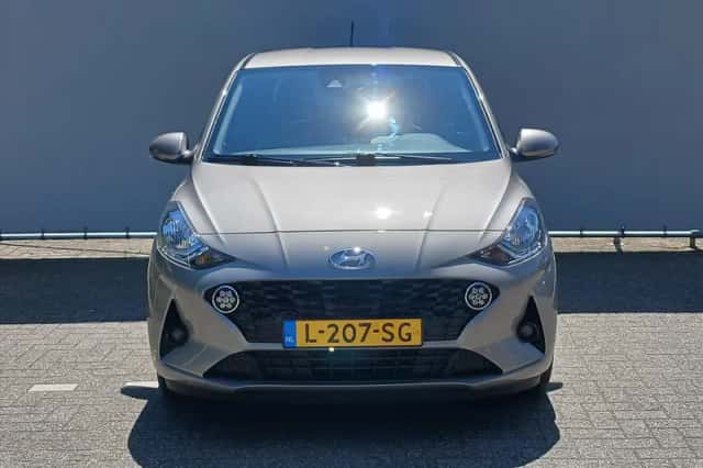 Hyundai i10 (2021) thumbnail 2