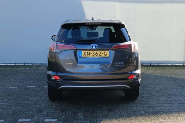 Toyota RAV4 (2016) thumbnail 3