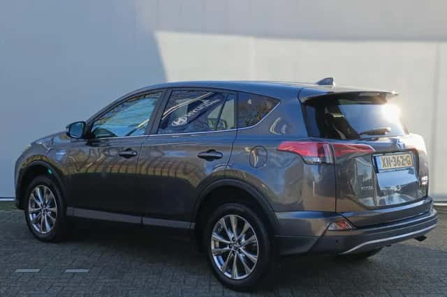 Toyota RAV4 (2016) thumbnail 4