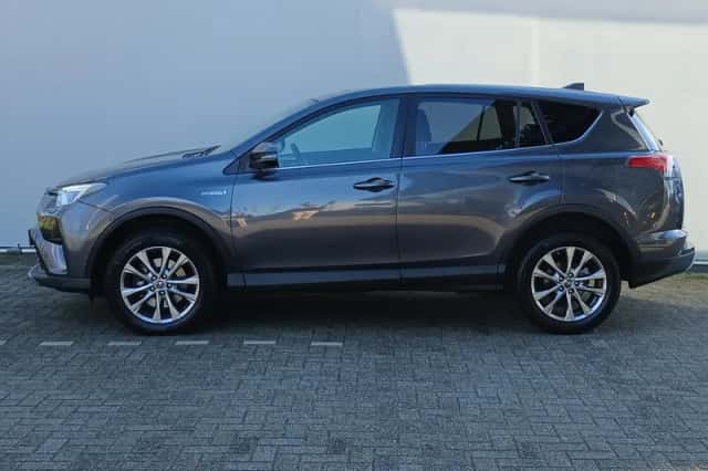Toyota RAV4 (2016) thumbnail 5