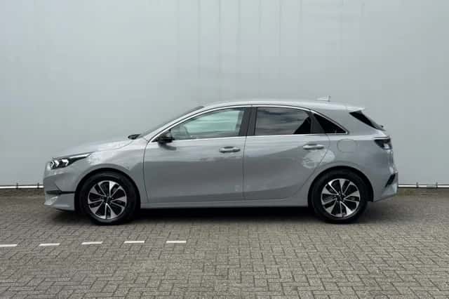 Kia Ceed (2025) thumbnail 2