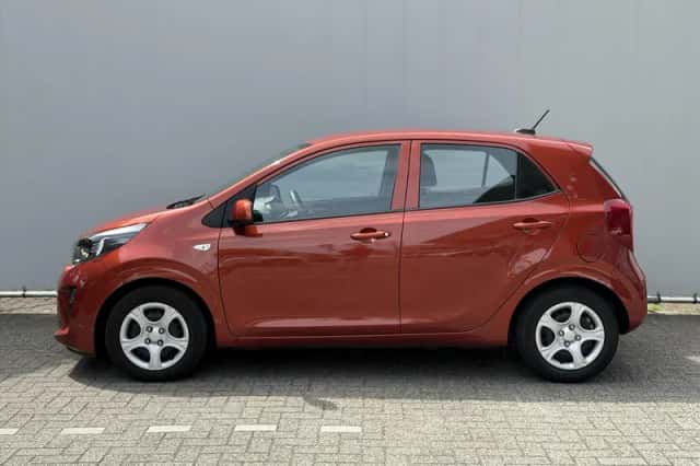 Kia Picanto (2022) thumbnail 2