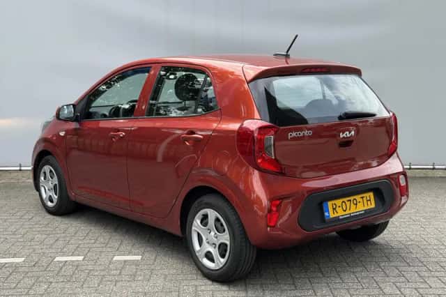 Kia Picanto (2022) thumbnail 3