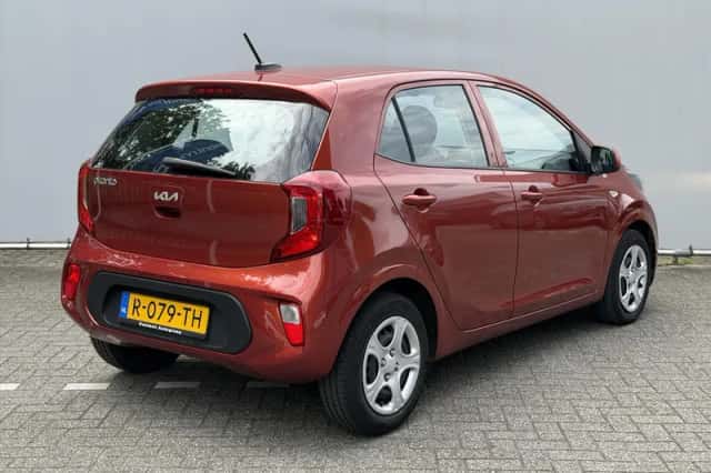 Kia Picanto (2022) thumbnail 5