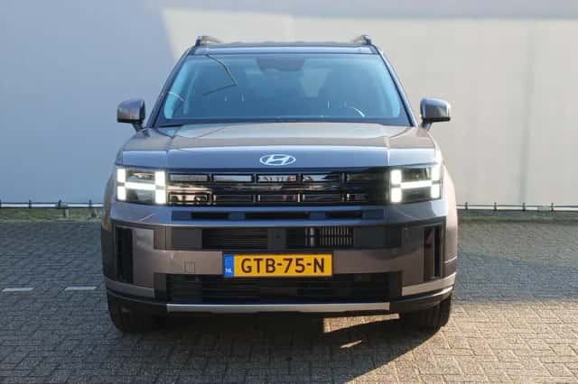 Hyundai Santa Fe (2024) thumbnail 2