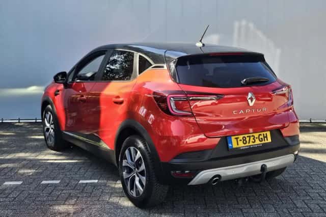 Renault Captur (2021) thumbnail 3