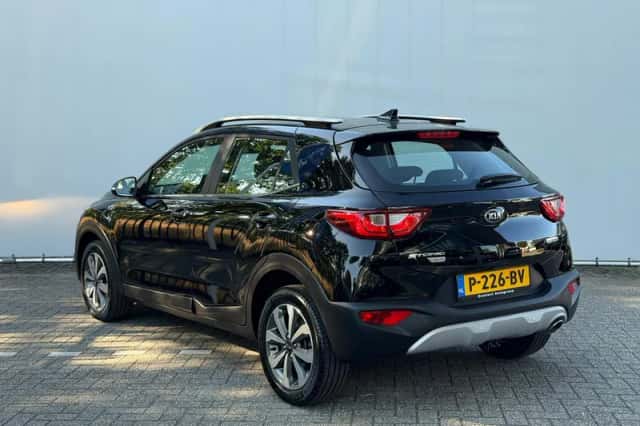 Kia Stonic (2021) thumbnail 3