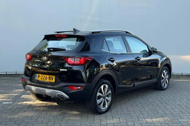 Kia Stonic (2021) thumbnail 5