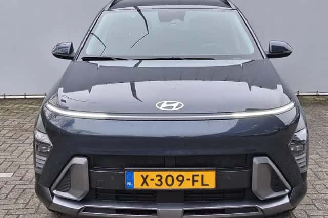 Hyundai Kona (2023) thumbnail 2