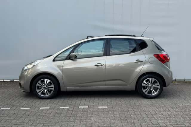 Kia Venga (2016) thumbnail 2