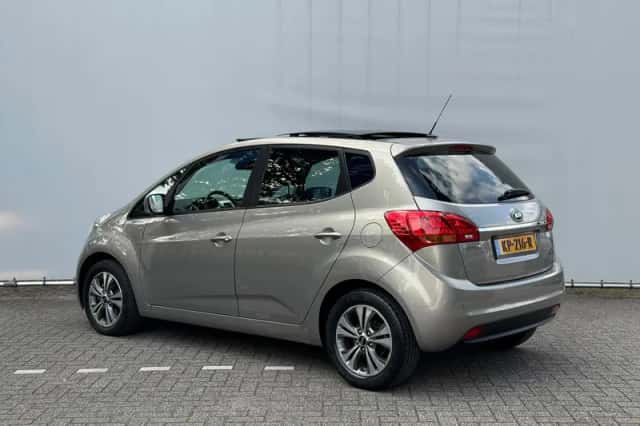 Kia Venga (2016) thumbnail 3
