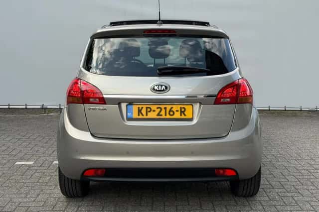Kia Venga (2016) thumbnail 4