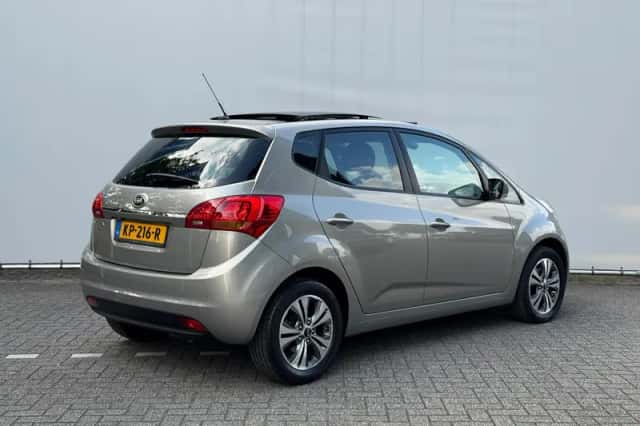 Kia Venga (2016) thumbnail 5