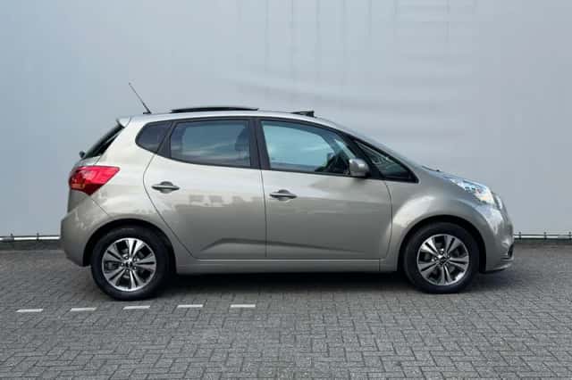 Kia Venga (2016) thumbnail 6