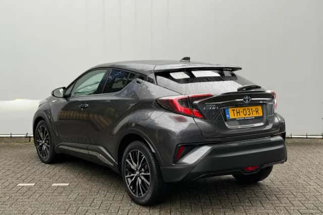 Toyota C-HR (2018) thumbnail 3